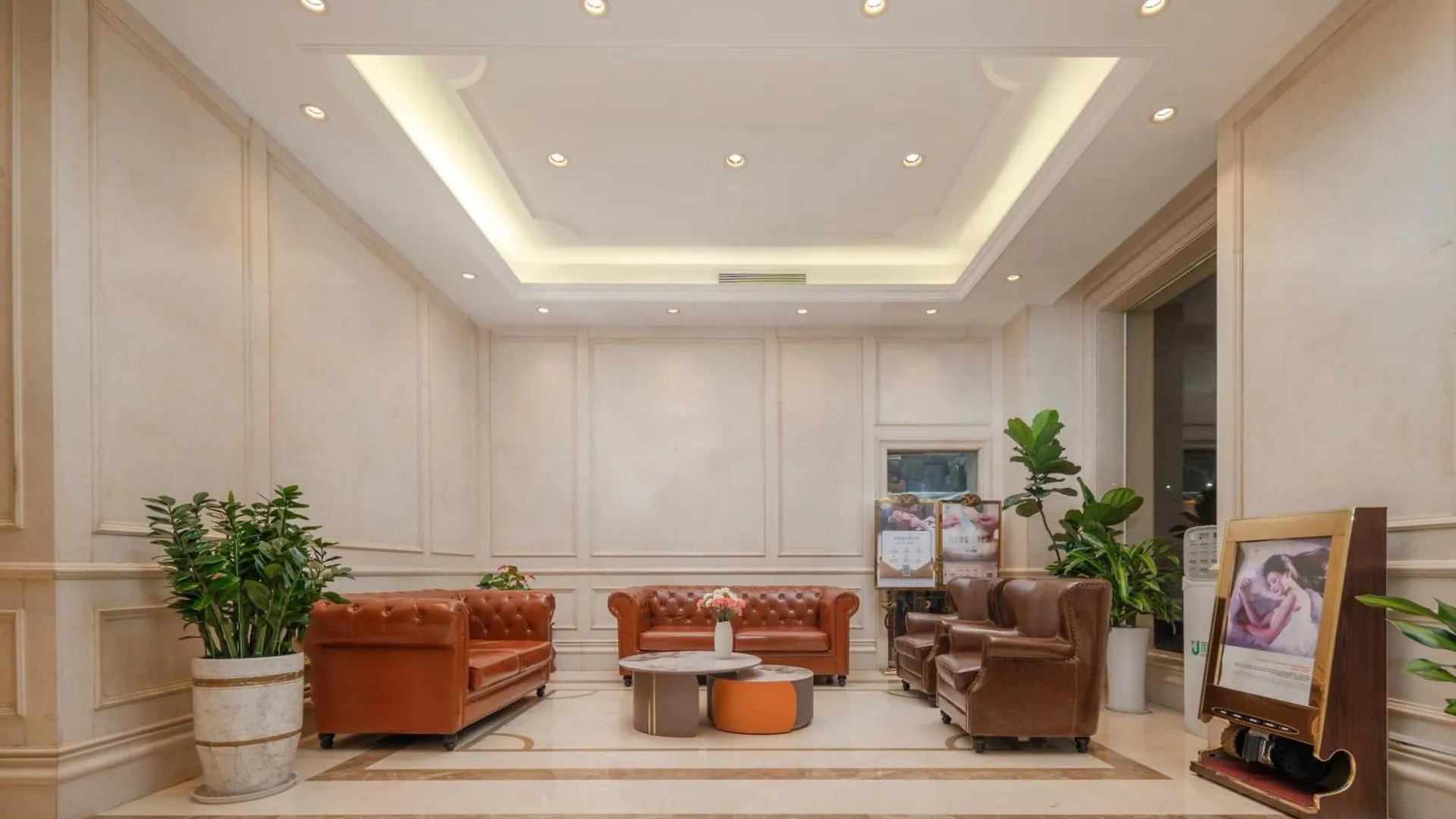 Vienna Hotel Shenzhen Fuyong Subway Station China