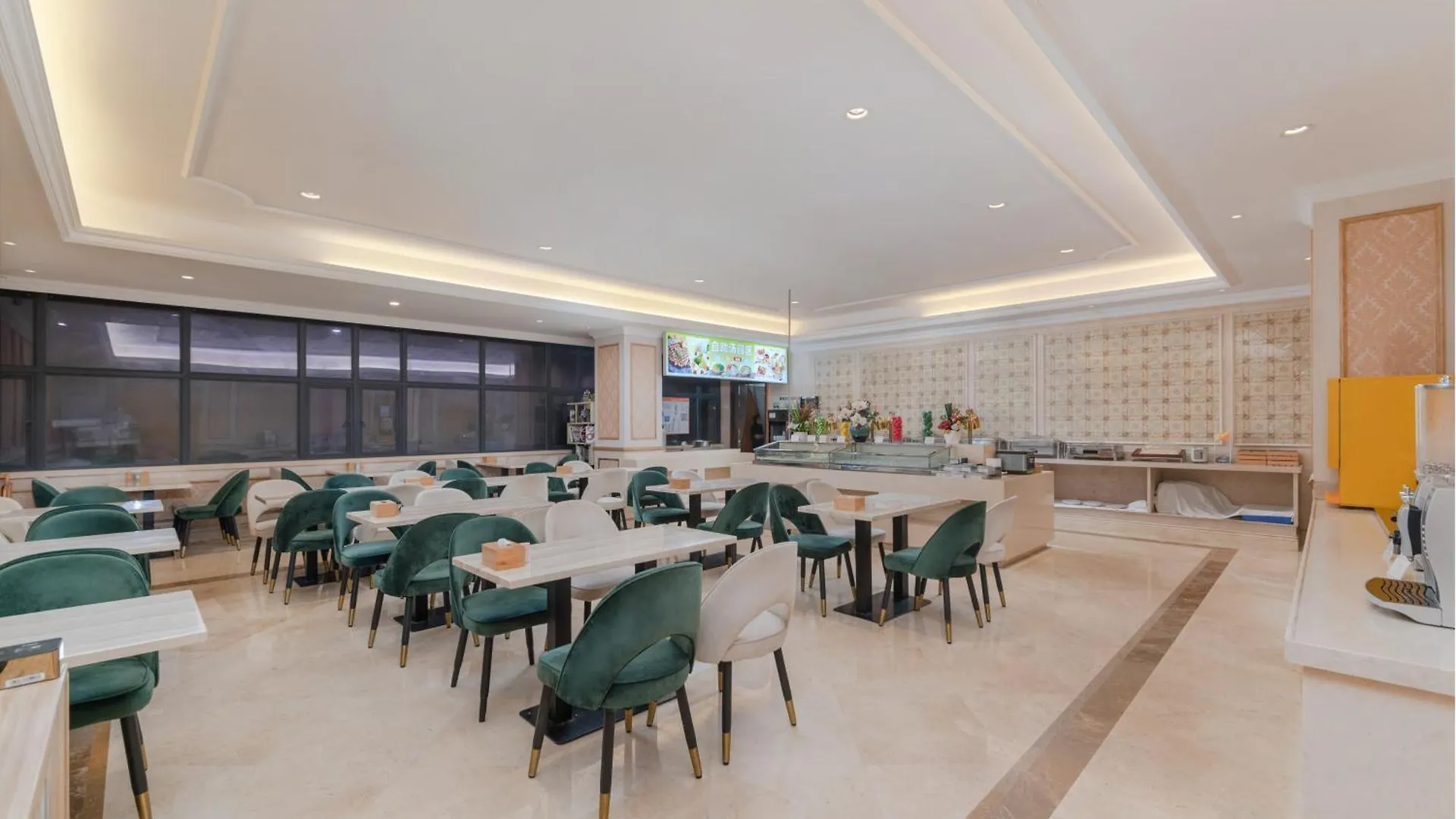 Vienna Hotel Shenzhen Fuyong Subway Station