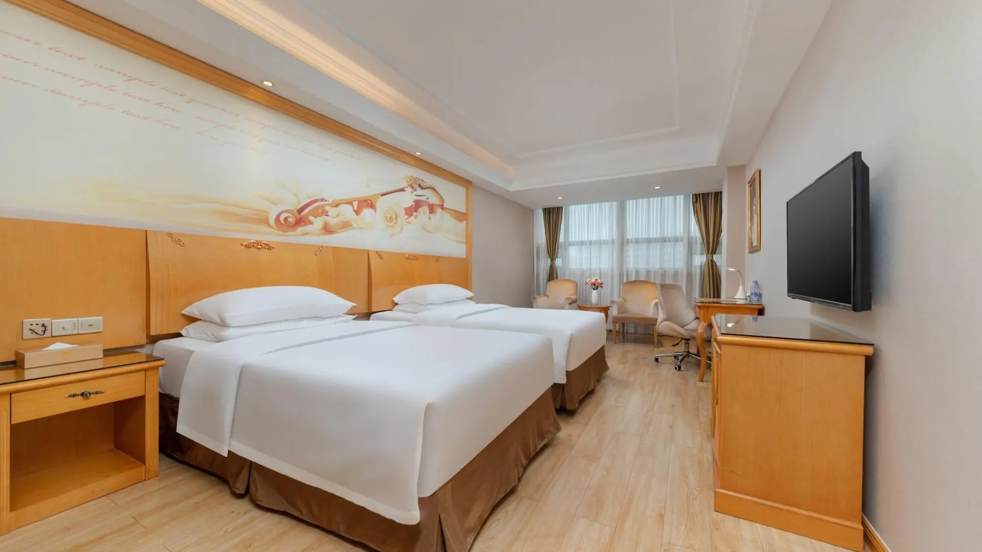 Vienna Hotel Shenzhen Fuyong Subway Station